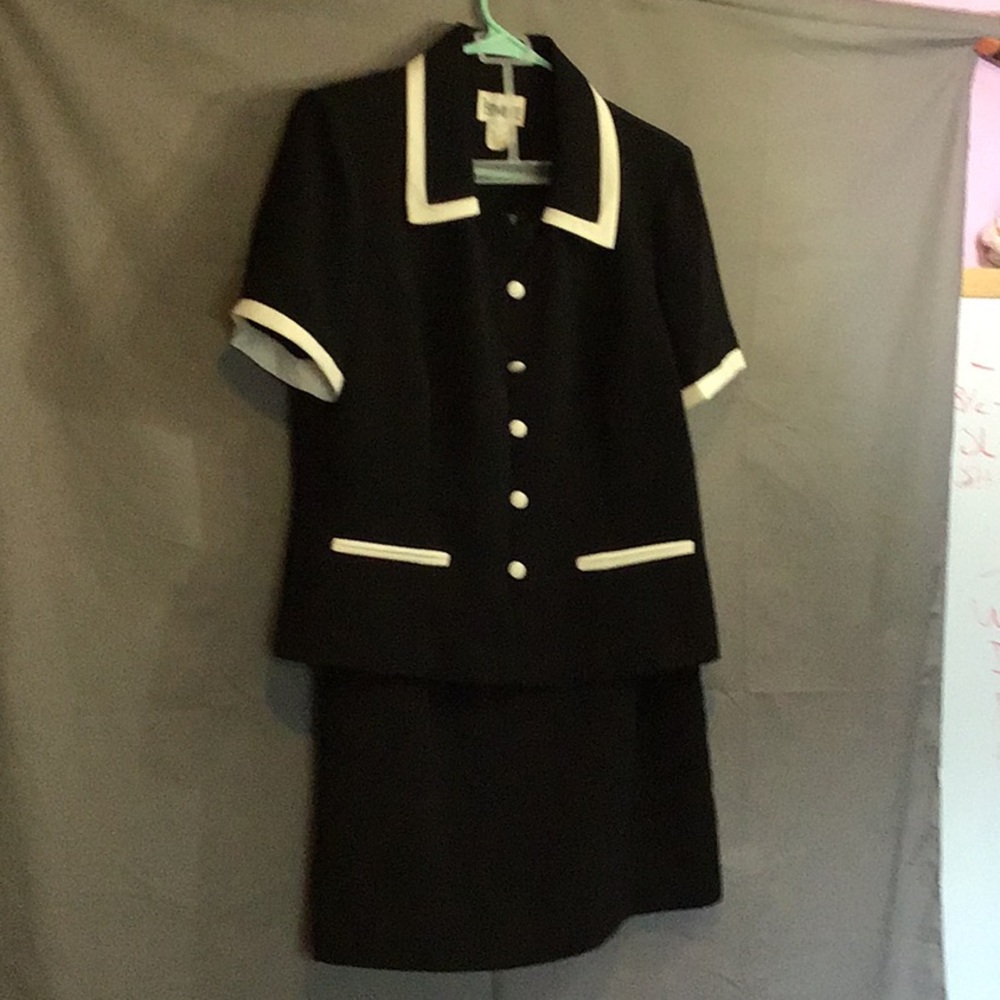 PERIWINKLE -  2 pc suit .. skirt & top sz 10 blk wht